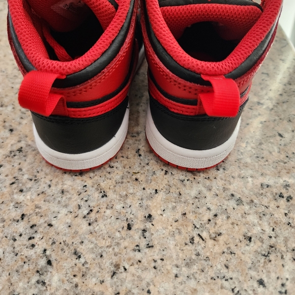 Girls size 9, Air Jordan - Picture 4 of 5